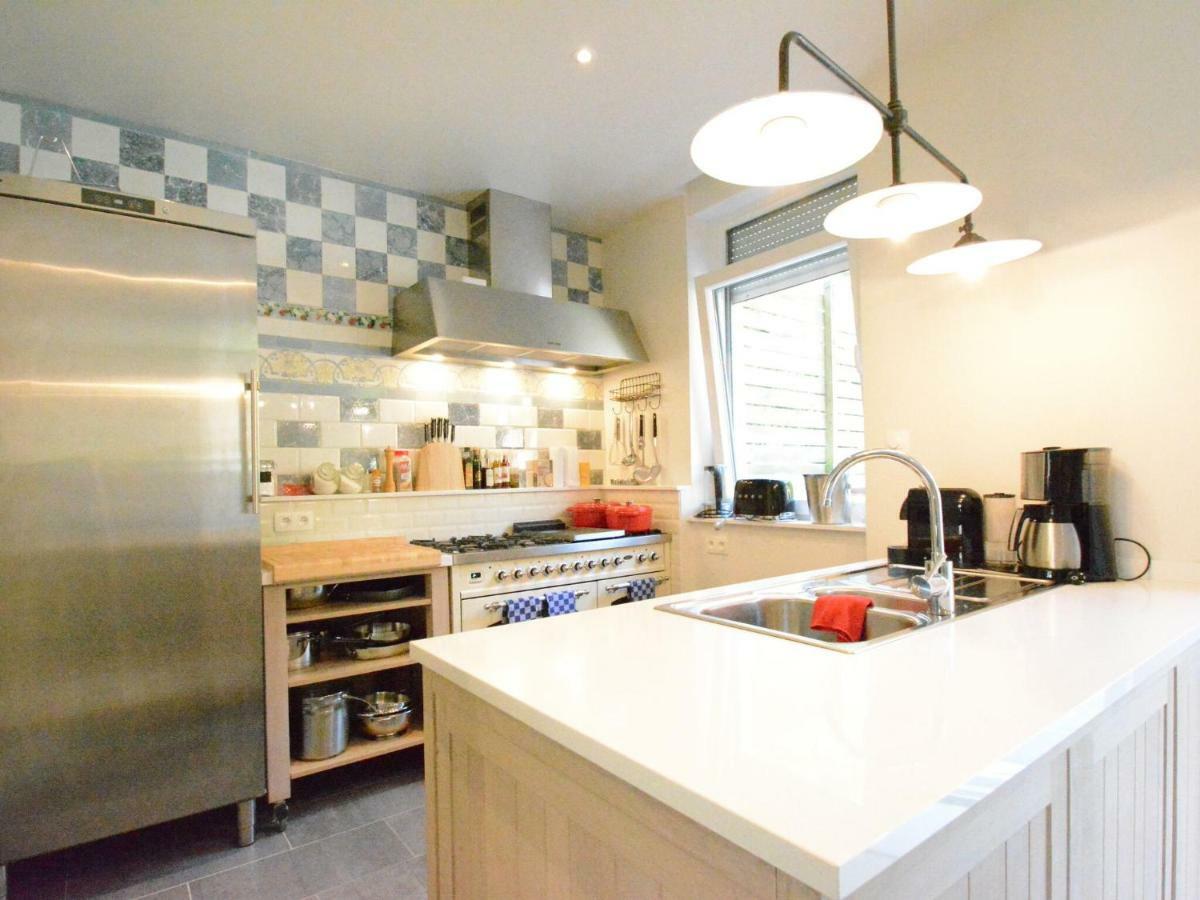 Large Townhouse With Pool Table Villa บูยง ภายนอก รูปภาพ