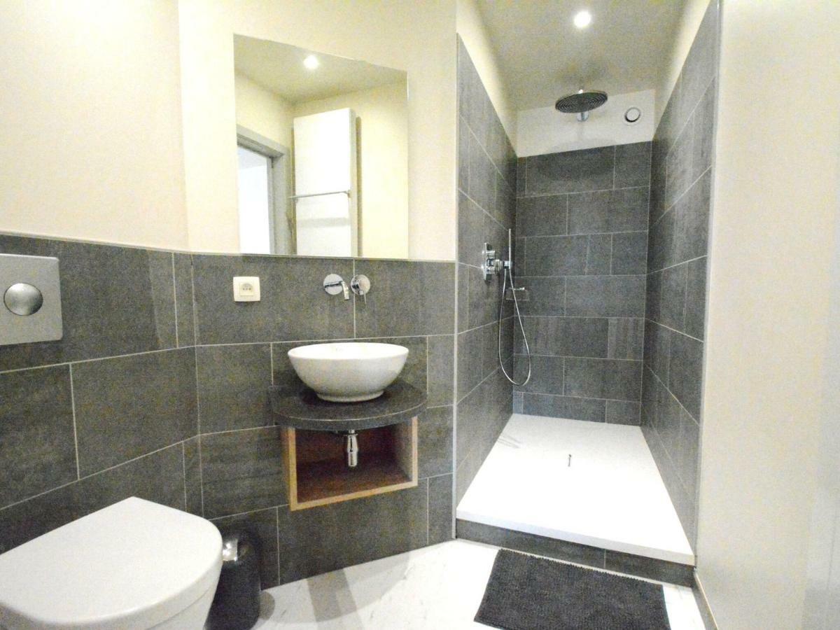 Large Townhouse With Pool Table Villa บูยง ภายนอก รูปภาพ